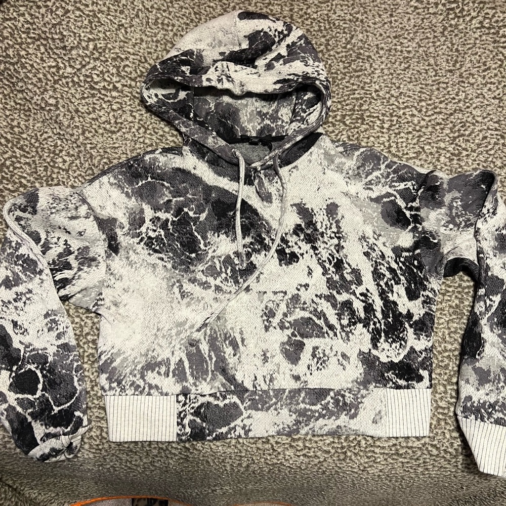 TWENTY MONTREAL CROPPED HOODIE SWEATER PRINT BLACK WHITE GRAY SIZE Medium